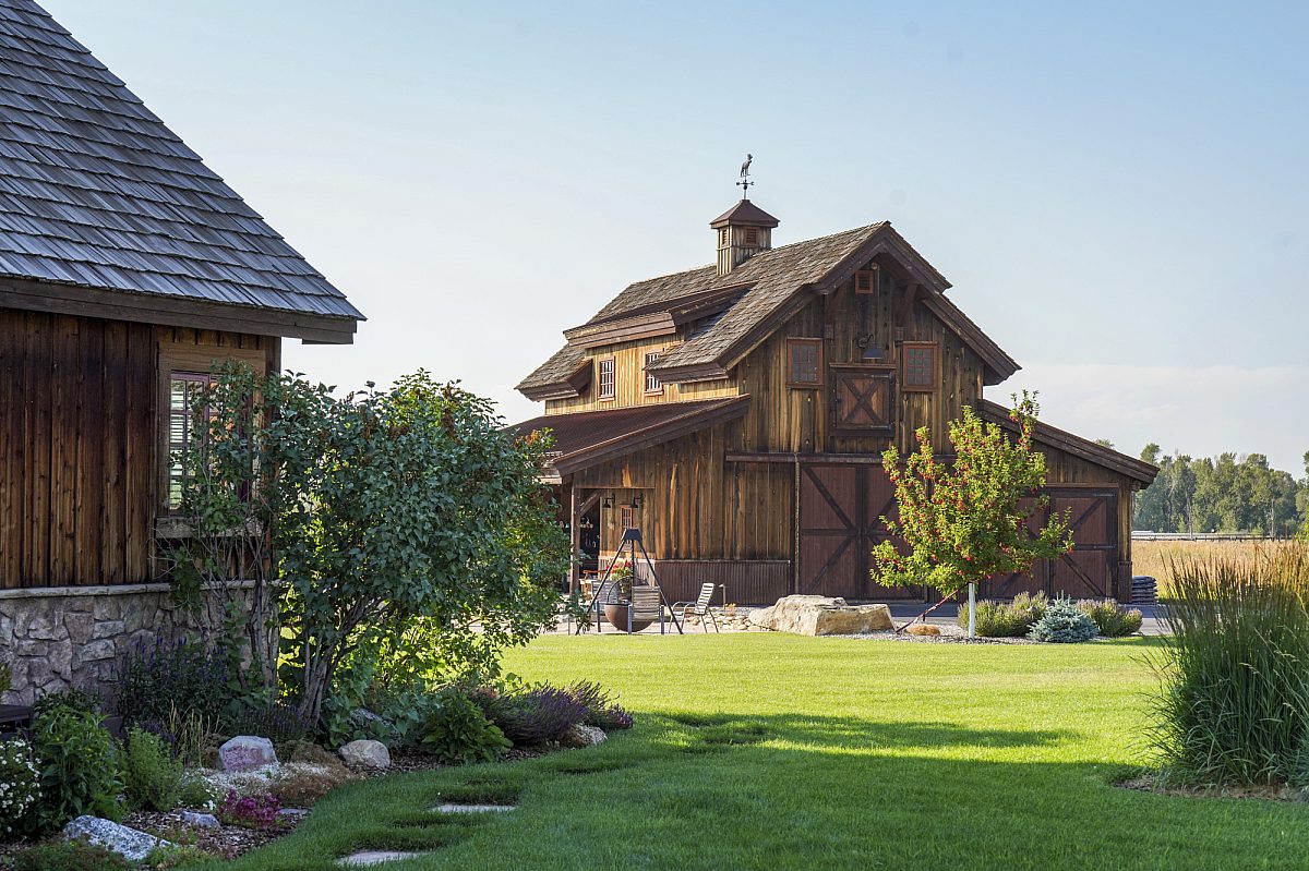 Timberlyne Backyard Garden Oasis