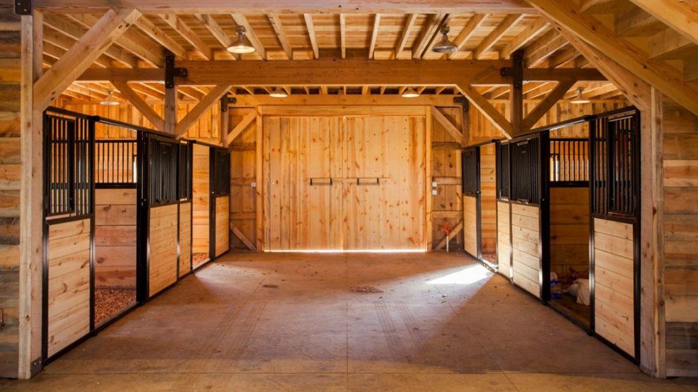 Timberlyne Beautiful Iowa Horse Barn